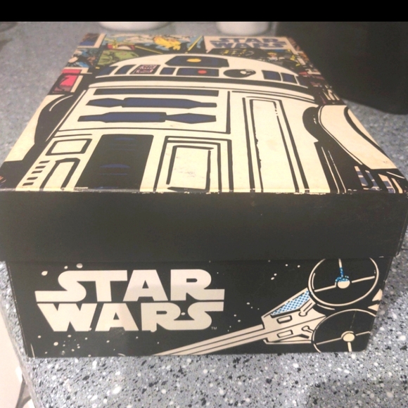 Star Wars R2-D2 Collectible Box - Picture 8 of 11